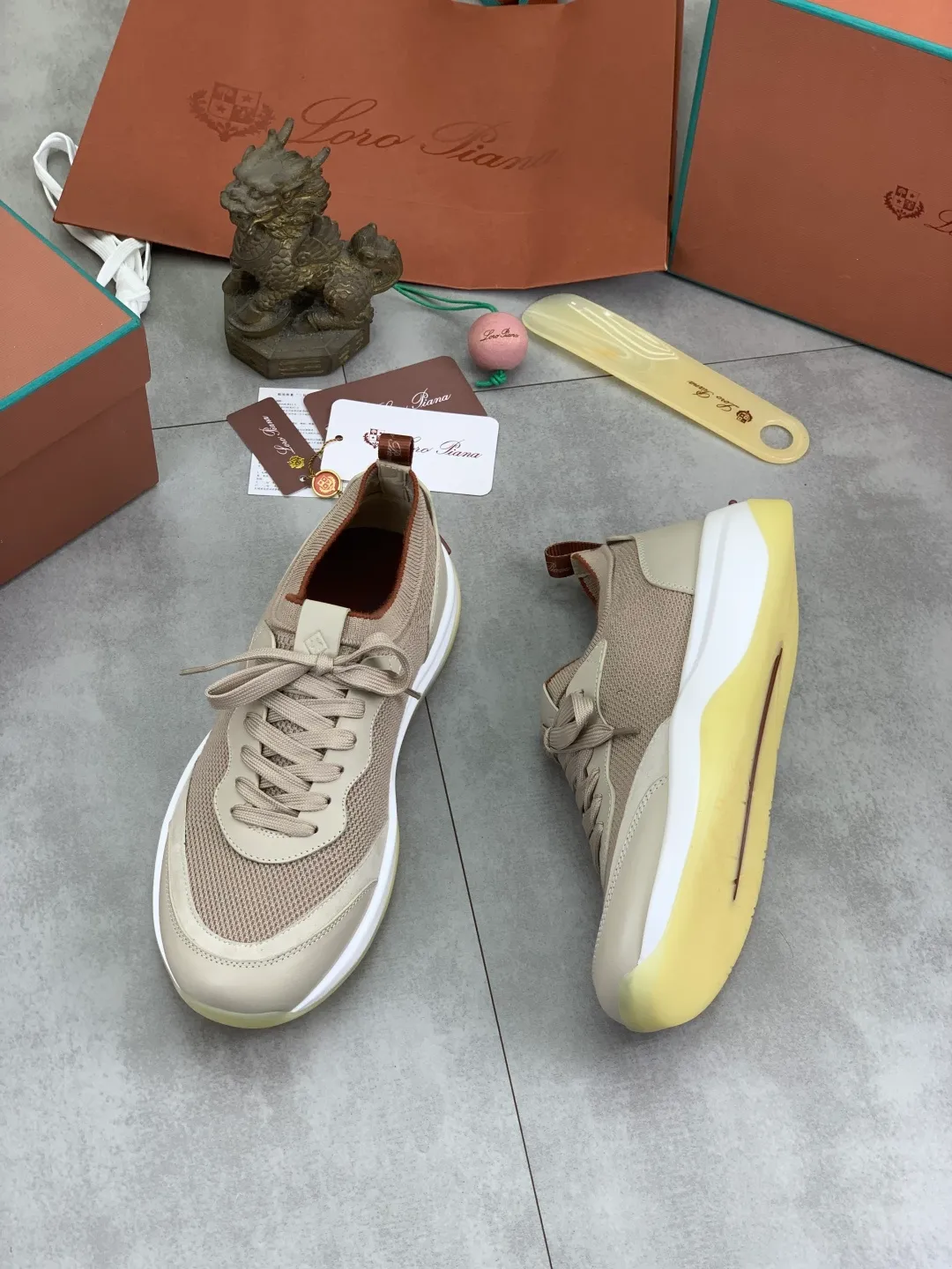 Men's Men's Shoes 💰P620 New 💰High Quality Latest Casual Shoes Loro Piana 💯Top Authentic Grade💯Buy the original 1:1 copy💯 Founded the existing Loro Piana company on April 24, 1924. It is now the sixth generation of family business, providing top quality products to customers who are discerning about taste and quality. Imported original fly woven fabric with cowhide fabric, plain calfskin lining, hand-stitched thread with cowhide feet, original packaging, code number: 38-44 (customized for 45 and 46), seven colors available